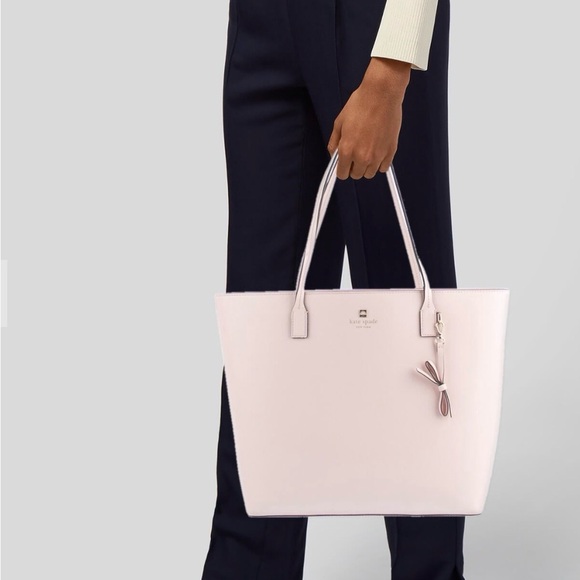 Kate Spade
EUC Kate Spade Sawyer Street
Maxi Tote - Picture 2 of 11